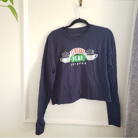Tops - Friends long sleeve crop top